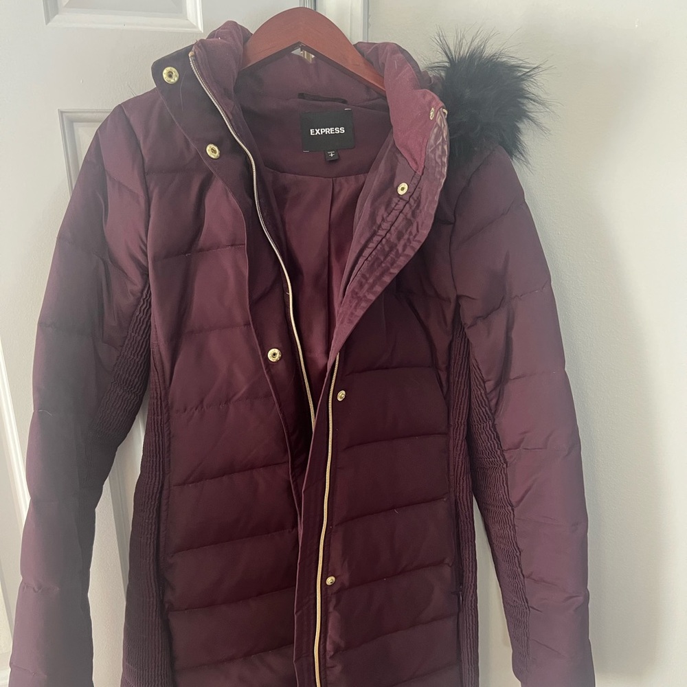 Express women’s coat , excellent condition!
Deep purple and fur hood!